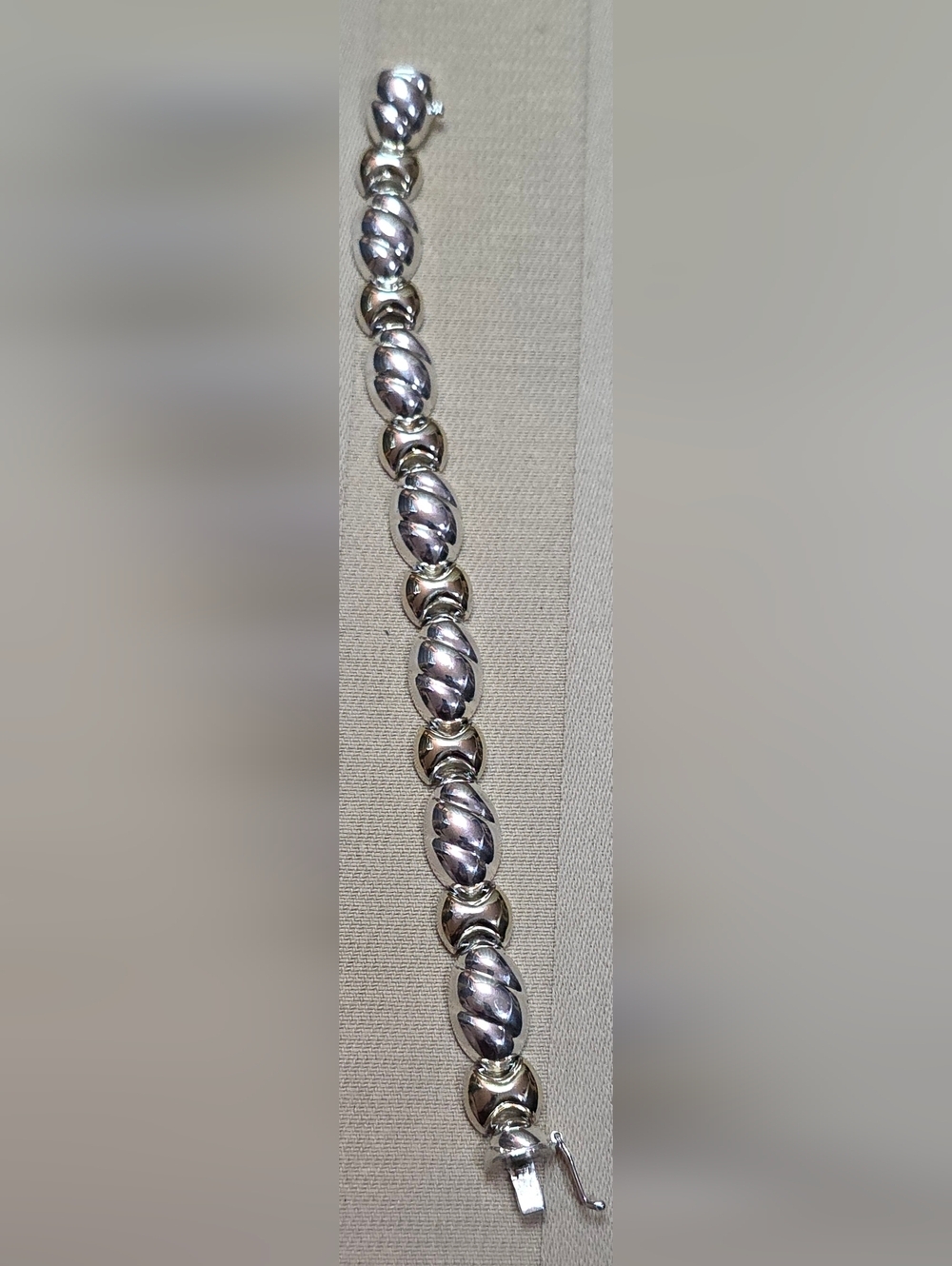 925 ITALY LADIES BRACELET 21.88 Grams 8 inches Like new condition - Picture 3 of 7